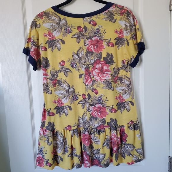 🍍Floral Peplum Tee Size Small - Picture 4 of 4
